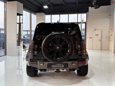 2025 لاند روفر ديفيندر اوكتا