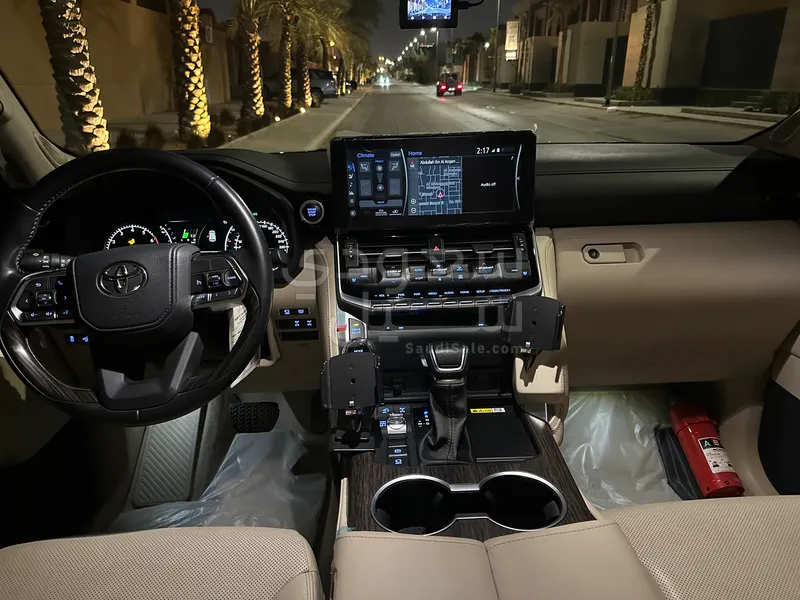 2022 تويوتا لاند كروزر في اكس اي