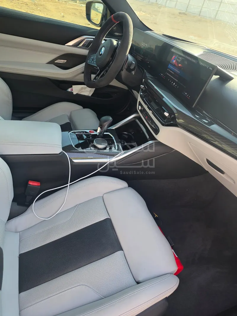 2025 بي ام دبليو الفئة ام إم 4 كومبيتيشن