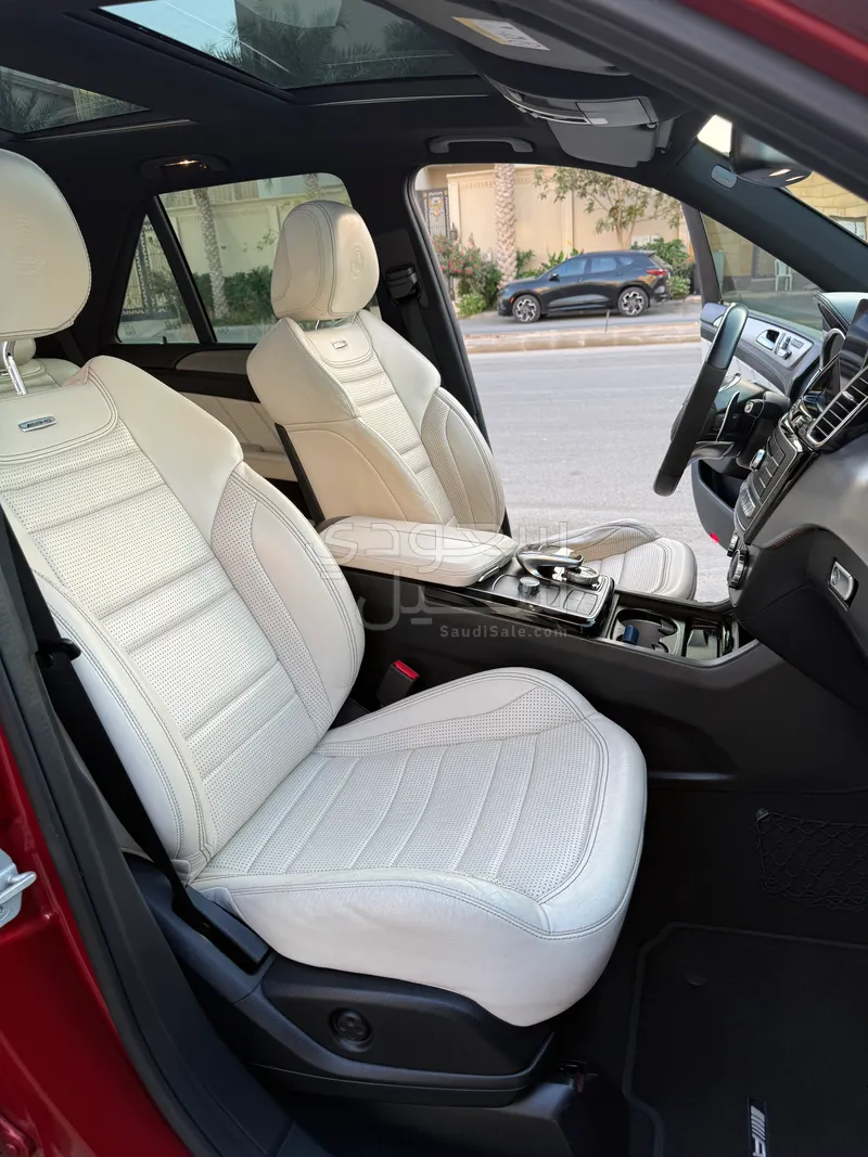 2017 مرسيدس - بنز جي إل إي 63إس أي إم جي