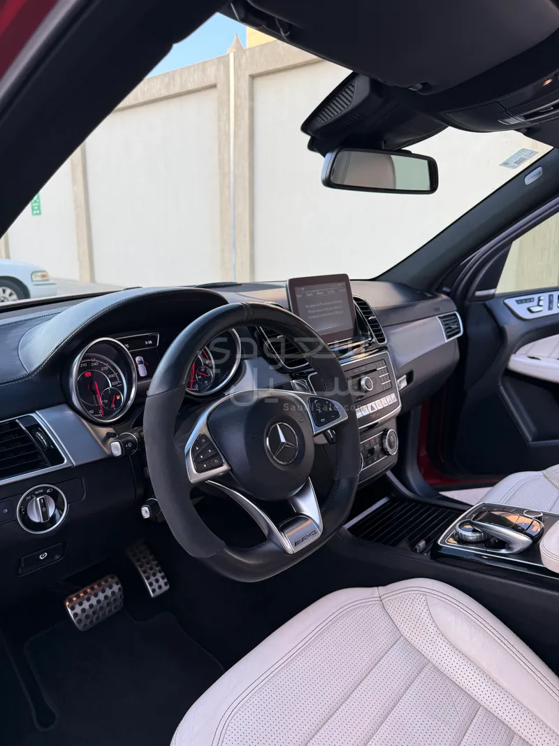 2017 مرسيدس - بنز جي إل إي 63إس أي إم جي