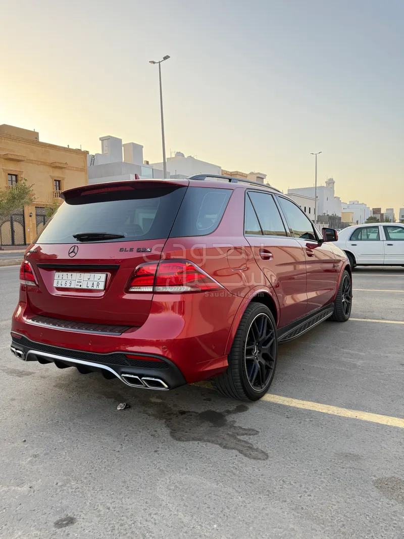 2017 مرسيدس - بنز جي إل إي 63إس أي إم جي