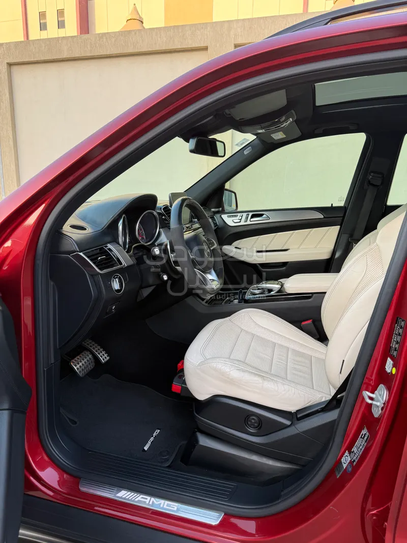 2017 مرسيدس - بنز جي إل إي 63إس أي إم جي