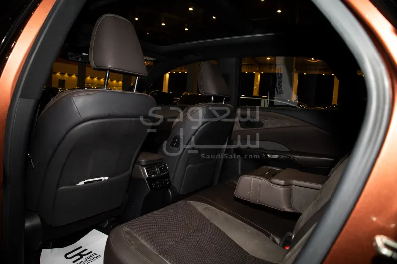 2023 لكزس أر إكس 350