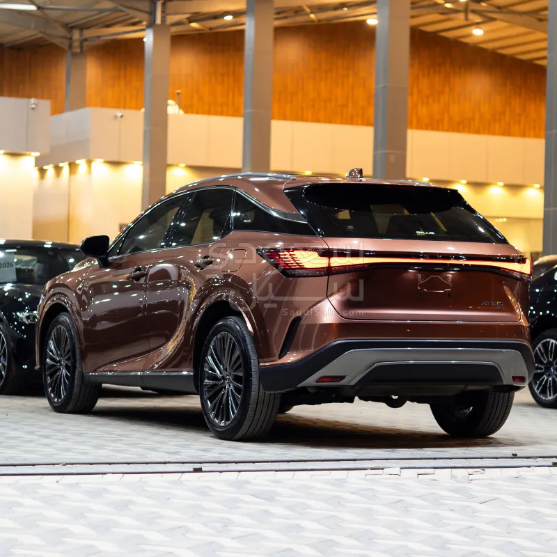 2023 لكزس أر إكس 350