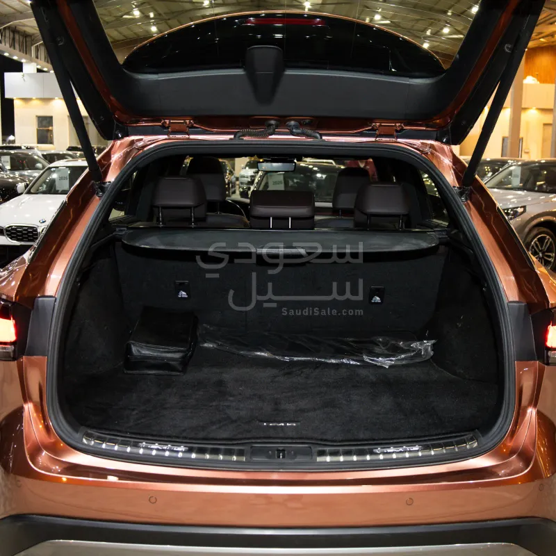 2023 لكزس أر إكس 350