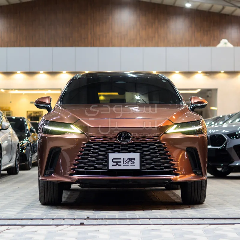 2023 لكزس أر إكس 350