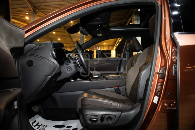 2023 لكزس أر إكس 350