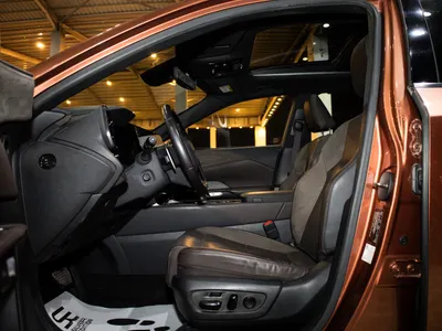 2023 لكزس أر إكس 350