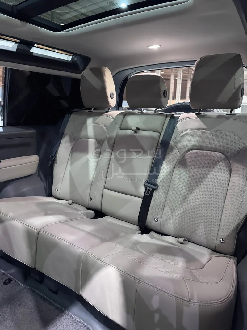 2024 لاند روفر ديفيندر اس اي