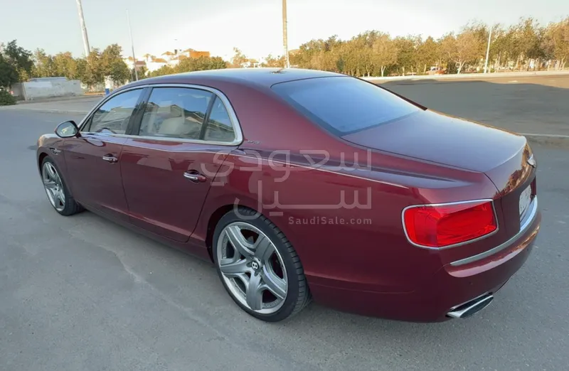 2015 بنتلي كونتيننتل فلاينج سبير الاصدار الاول