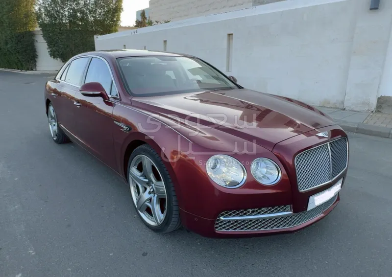 2015 بنتلي كونتيننتل فلاينج سبير الاصدار الاول