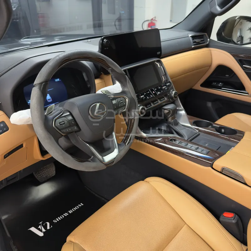 2024 لكزس إل إكس 600