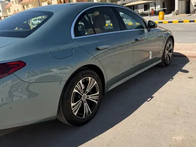 2025 Mercedes-Benz E 200