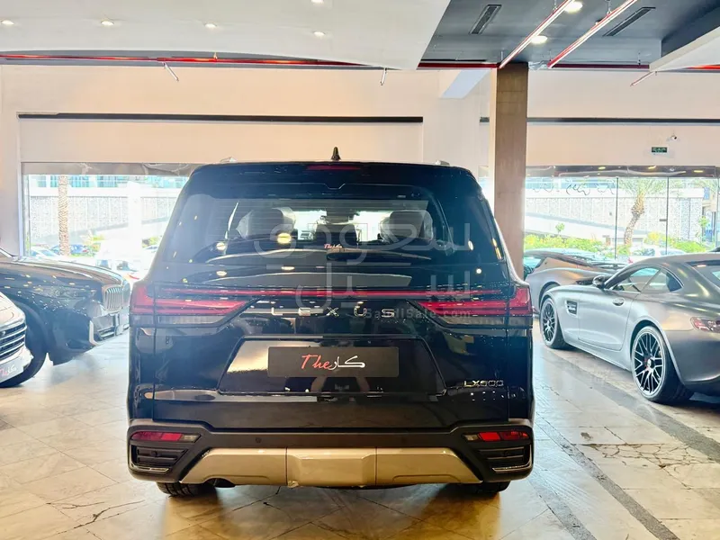 2025 لكزس إل إكس 600