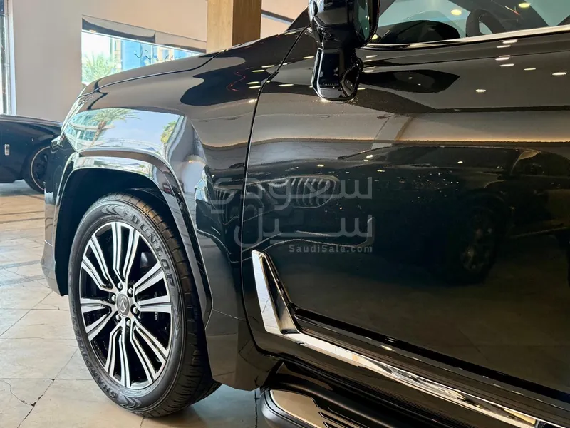 2025 لكزس إل إكس 600