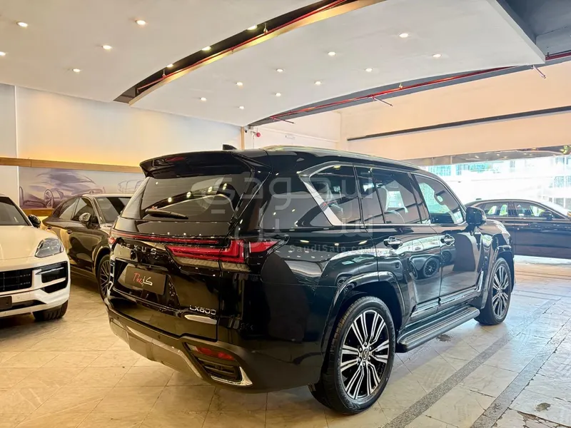 2025 لكزس إل إكس 600