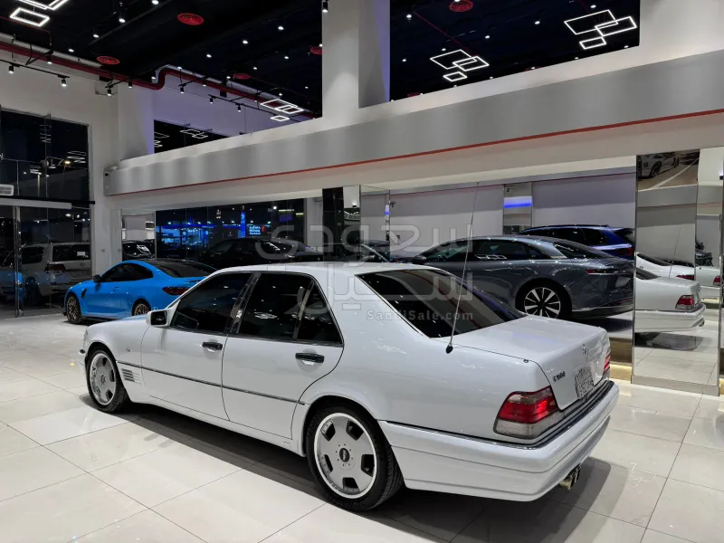 1993 مرسيدس - بنز إس 300