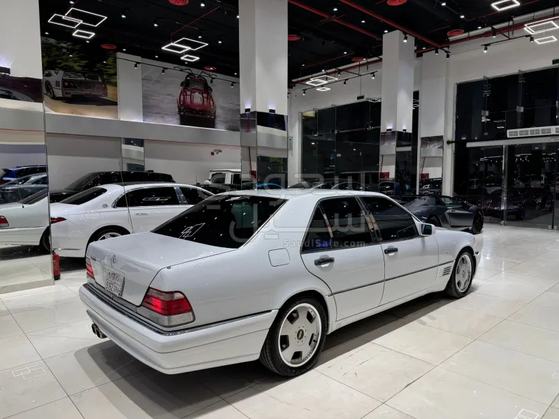 1993 مرسيدس - بنز إس 300