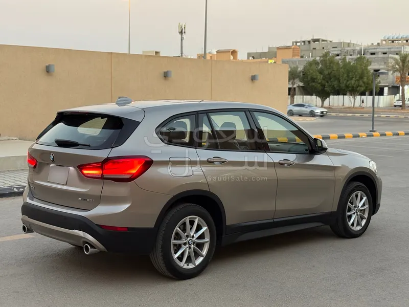 2022 بي ام دبليو الفئة اكس 1