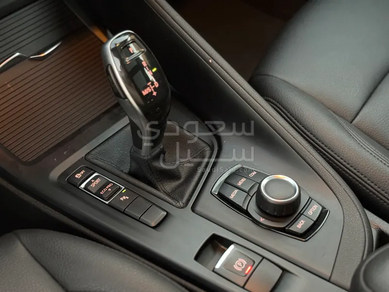 2022 بي ام دبليو الفئة اكس 1