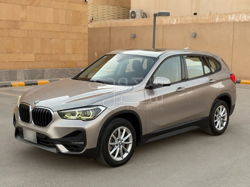 2022 بي ام دبليو الفئة اكس 1