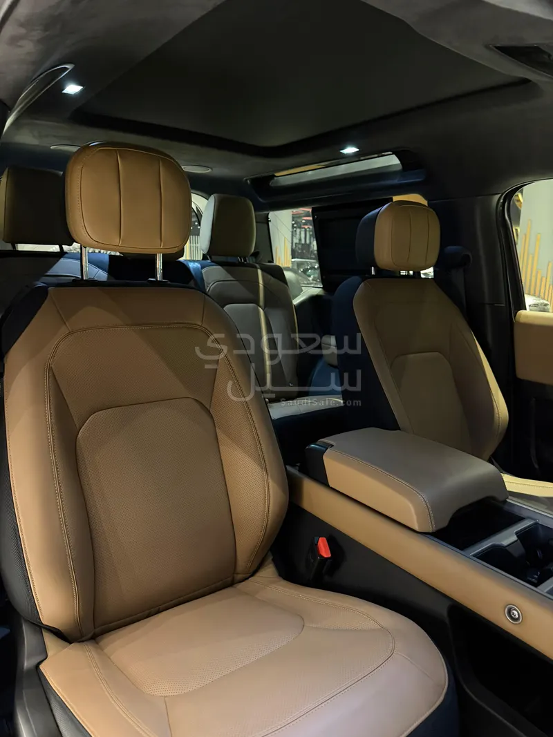 2025 لاند روفر ديفيندر اكس