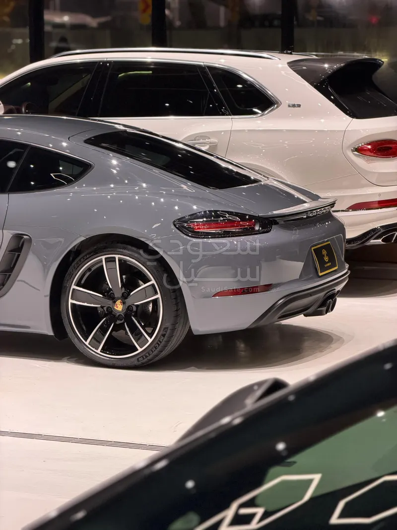 2025 بورش 718 كايمان