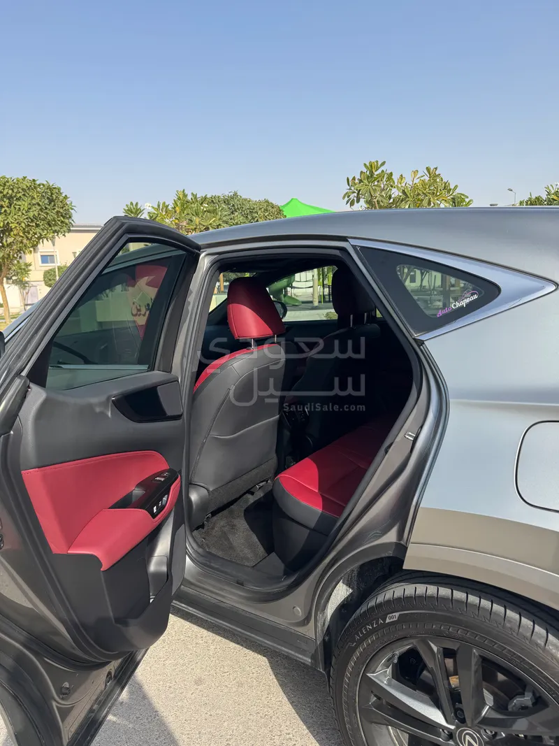 2024 لكزس إن إكس 350