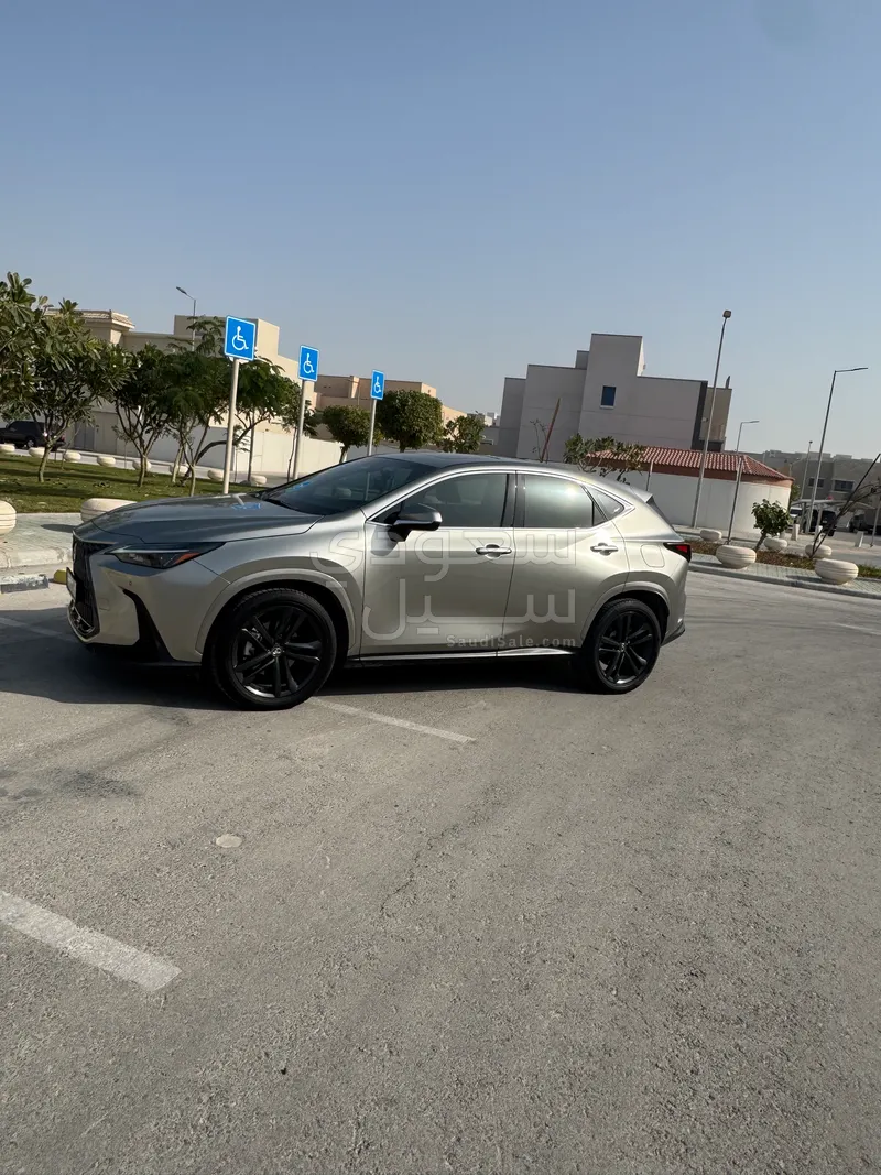 2024 لكزس إن إكس 350