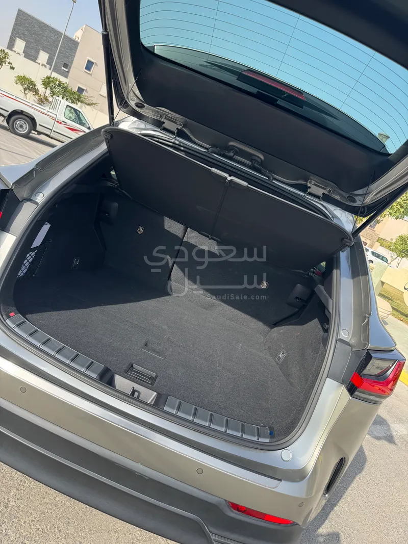 2024 لكزس إن إكس 350