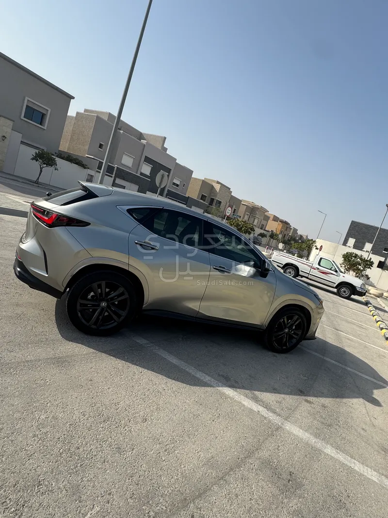 2024 لكزس إن إكس 350