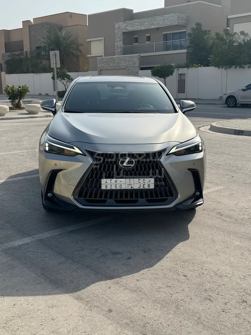 2024 لكزس إن إكس 350