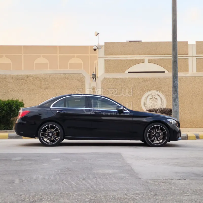 2019 مرسيدس - بنز سي 300