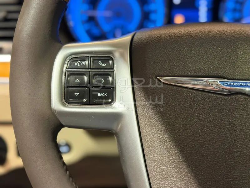 2013 كرايسلر 300 سي اكزكتيف