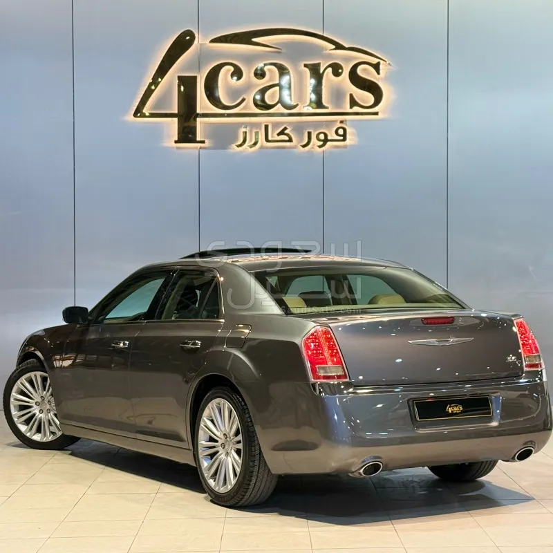 2013 كرايسلر 300 سي اكزكتيف