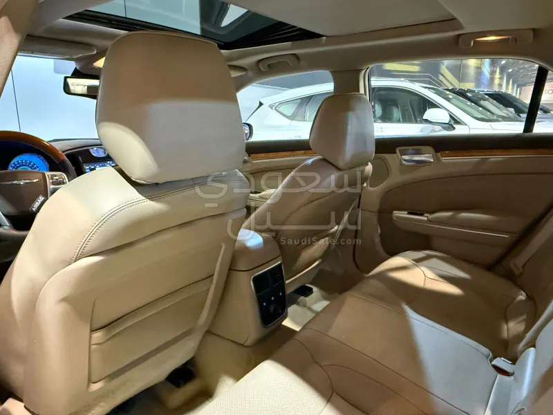 2013 كرايسلر 300 سي اكزكتيف