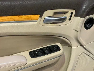 2013 كرايسلر 300 سي اكزكتيف