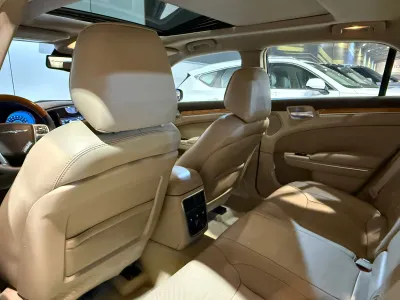 2013 كرايسلر 300 سي اكزكتيف