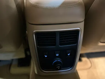 2013 كرايسلر 300 سي اكزكتيف