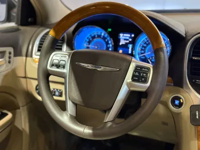 2013 كرايسلر 300 سي اكزكتيف