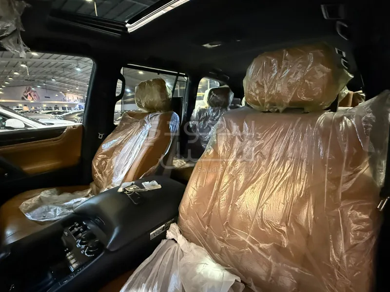 2021 لكزس إل إكس 570