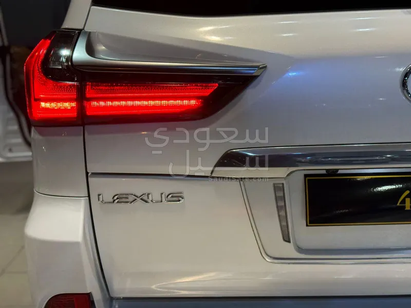 2021 لكزس إل إكس 570