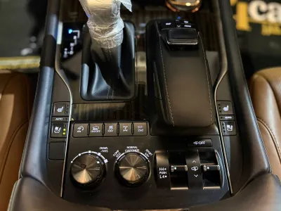 2021 لكزس إل إكس 570