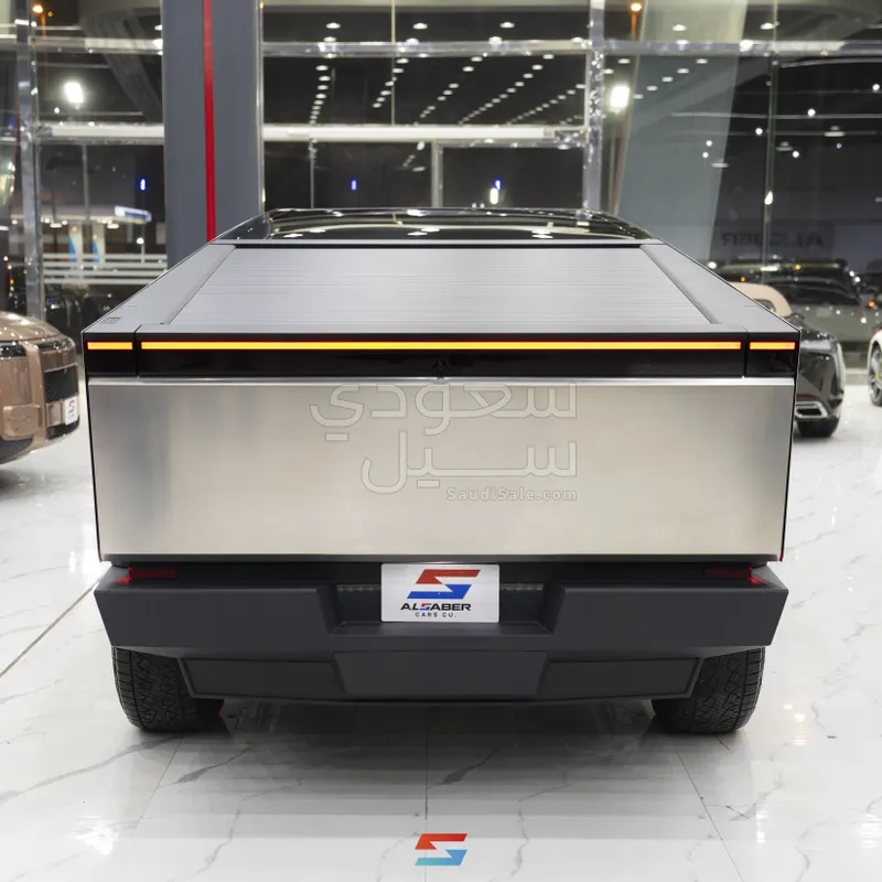 2024 تيسلا سايبر تراك