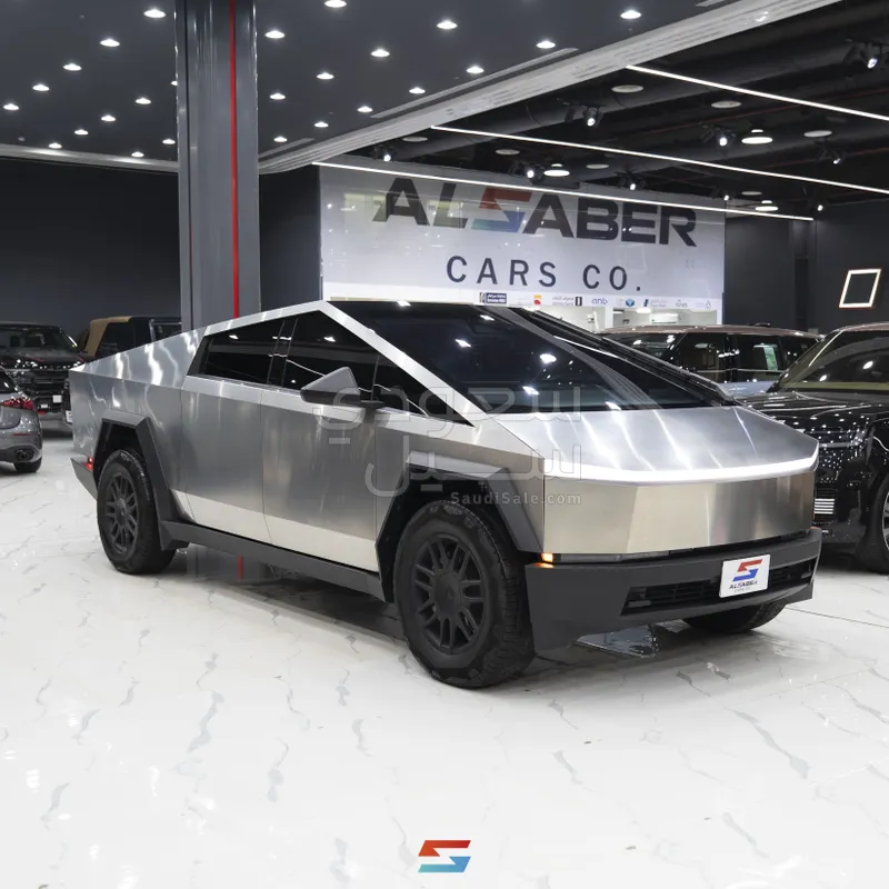 2024 تيسلا سايبر تراك