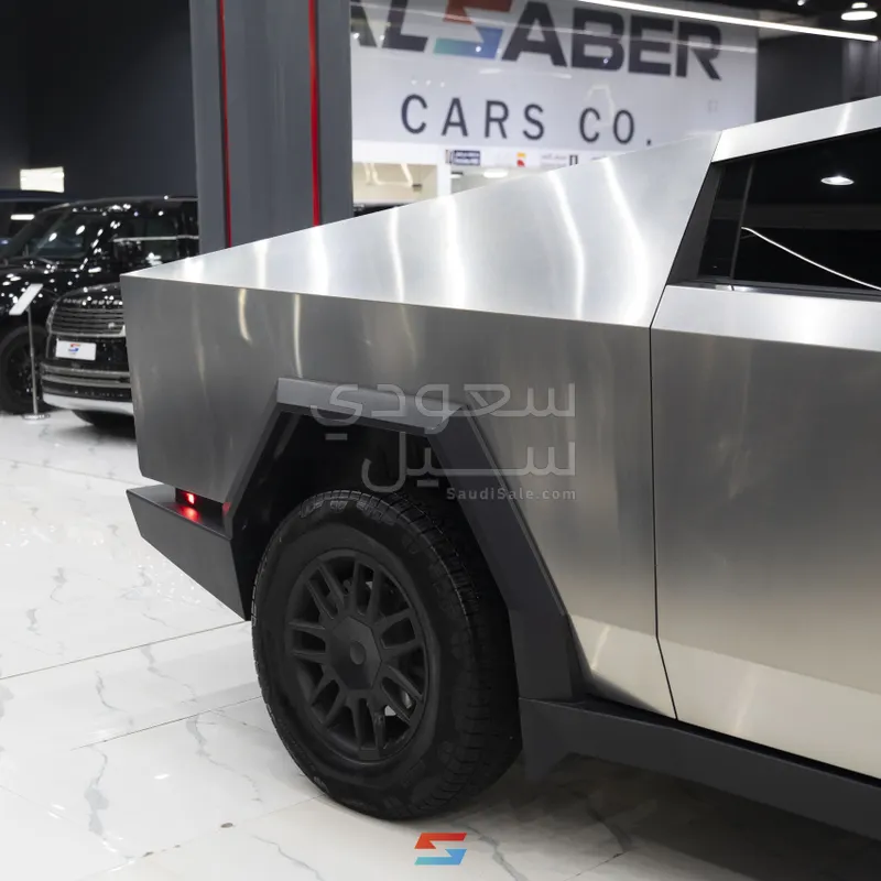 2024 تيسلا سايبر تراك