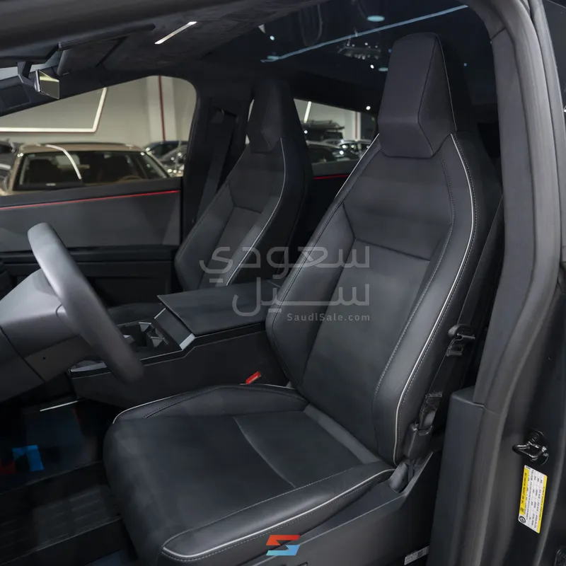 2024 تيسلا سايبر تراك