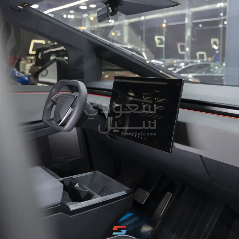 2024 تيسلا سايبر تراك