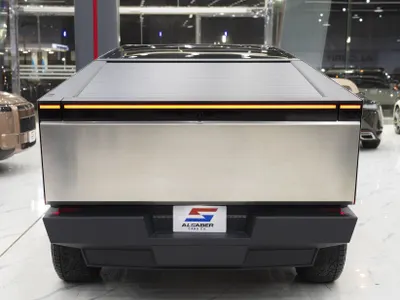 2024 تيسلا سايبر تراك